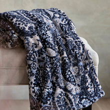 Vera Bradley Plush Throw Blanket | Stratford Paisley